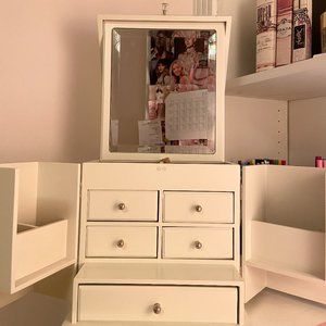 Beautiful Off-white/cream Jewelry Box